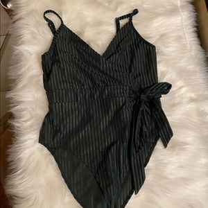 Dark green velvet ribbed bodysuit with bow.
